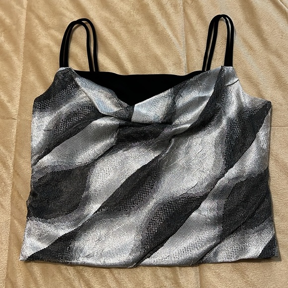 Beautiful 2 Piece Top and Pant - Picture 4 of 7